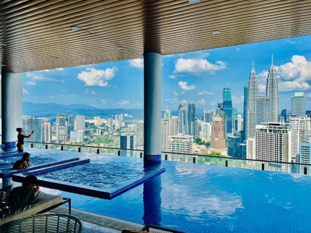 Pangsapuri The Luxe Colony Klcc By Sky Pool